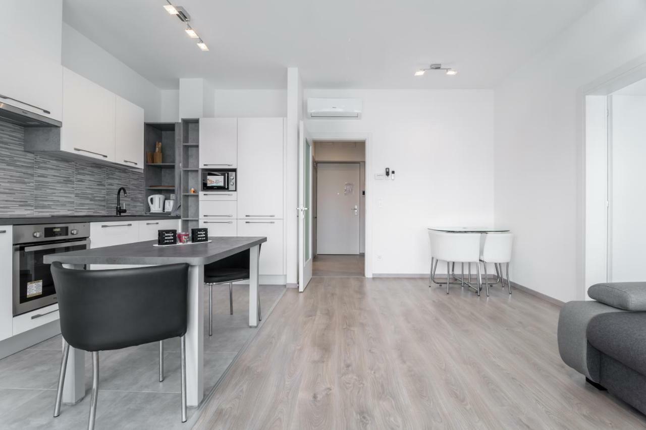 Bpr Chic White Home With Terrace & A/C & Garage Budapest Esterno foto