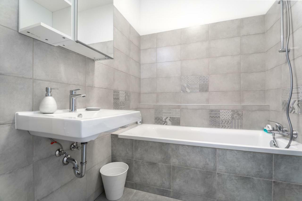 Bpr Chic White Home With Terrace & A/C & Garage Budapest Esterno foto