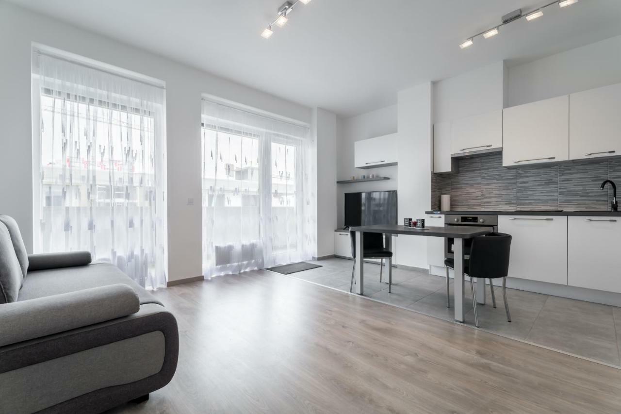 Bpr Chic White Home With Terrace & A/C & Garage Budapest Esterno foto